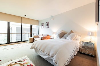 CELESTE, 1BDR East Melbourne Apartment - Yamba Accommodation 0