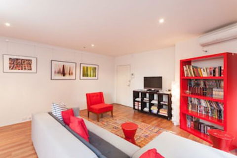 BENJAMIN, 2BDR Melbourne Apartment - Yamba Accommodation 0