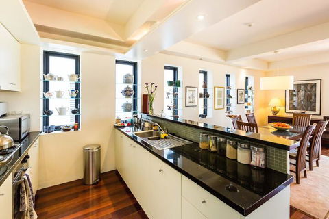 BELLE, 2BDR Melbourne Apartment - Yamba Accommodation 5