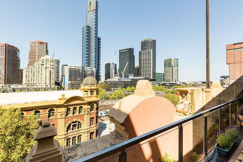 BELLE, 2BDR Melbourne Apartment - Yamba Accommodation 1
