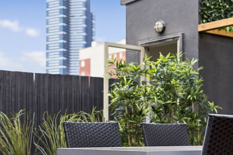AERIN, 2BDR Melbourne Apartment - Yamba Accommodation 3