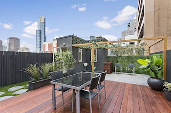 AERIN, 2BDR Melbourne Apartment - Yamba Accommodation 4