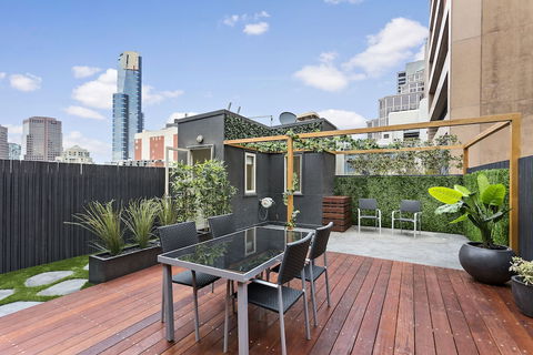 AERIN, 2BDR Melbourne Apartment - Yamba Accommodation 5