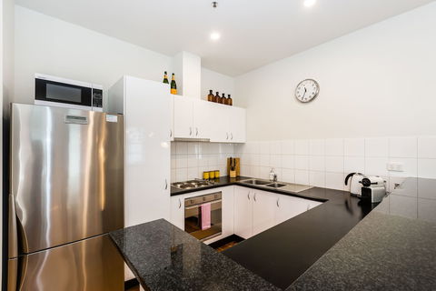 AERIN, 2BDR Melbourne Apartment - Yamba Accommodation 6