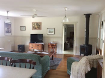 The East Coast TAS Yamba Accommodation