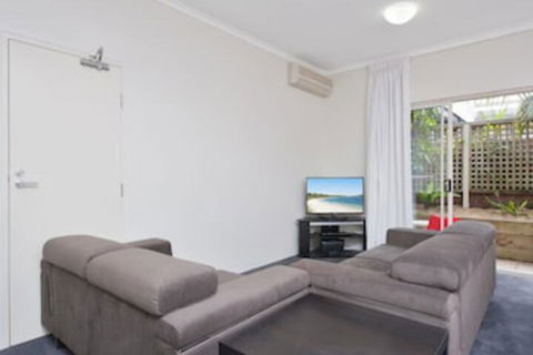 Zenith Studio Unit 4 / 10 Messines Street - Yamba Accommodation 0