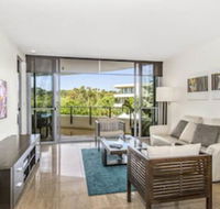 COTTON BEACH APARTMENT 33 WITH POOL VIEWS - Yamba Accommodation
