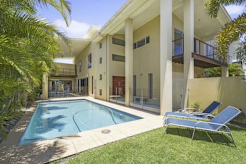ANGOURIE HOUSE SALT VILLAGE - Yamba Accommodation 0