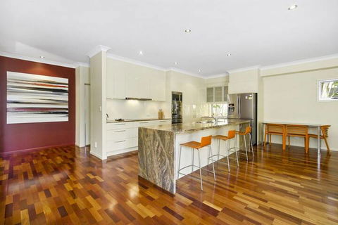 ANGOURIE HOUSE SALT VILLAGE - Yamba Accommodation 3