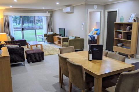 Jewel In The Crowne - Yamba Accommodation 4