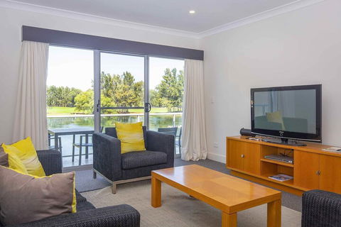 Villa On The Green - Yamba Accommodation 2