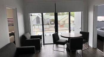 Quattro On Young - Yamba Accommodation 5