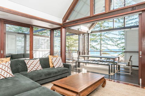 Your Luxury Escape - On The Bay - Yamba Accommodation 2