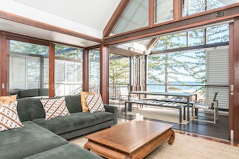 Your Luxury Escape - On The Bay - Yamba Accommodation 0