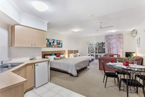 Zenith Studio Unit 3, 10 Messines Street - Yamba Accommodation 0