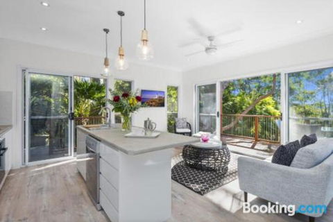 Avalon Tree House - Yamba Accommodation 2