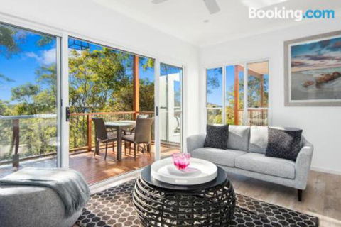 Avalon Tree House - Yamba Accommodation 3