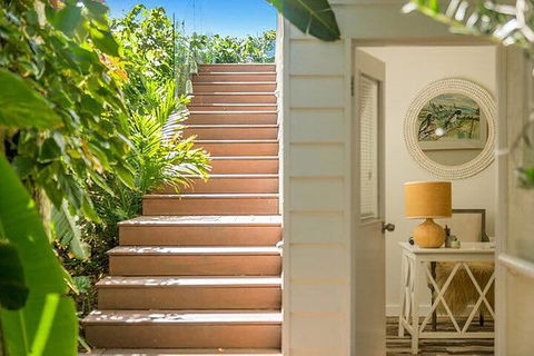 Your Luxury Escape - The White House - Yamba Accommodation 2