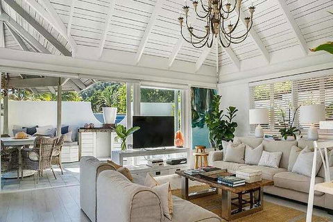 Your Luxury Escape - The White House - Yamba Accommodation 5