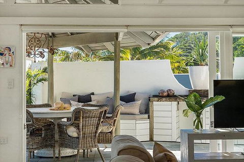 Your Luxury Escape - The White House - Yamba Accommodation 7