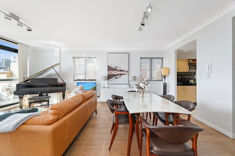 Darling Harbour Penthouse Views & Hot Tub - Yamba Accommodation 6