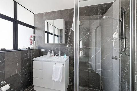 Darling Harbour Penthouse Views & Hot Tub - Yamba Accommodation 7