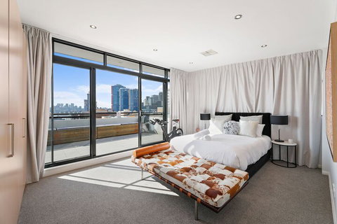 Darling Harbour Penthouse Views & Hot Tub - Yamba Accommodation 3