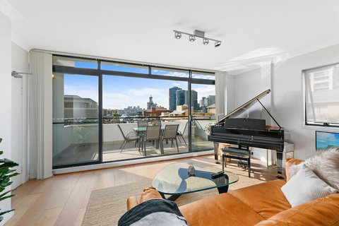Darling Harbour Penthouse Views & Hot Tub - Yamba Accommodation 4