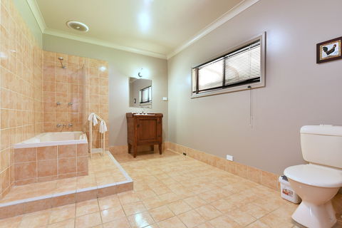 Ironstone Estate - Yamba Accommodation 4