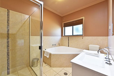 Ironstone Estate - Yamba Accommodation 2