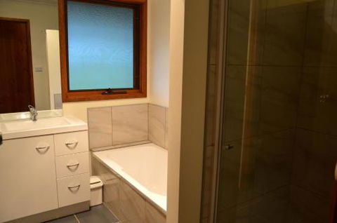 1 School Road Wandiligong - Yamba Accommodation 4