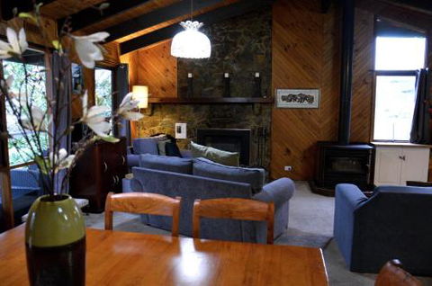 1 School Road Wandiligong - Yamba Accommodation 3