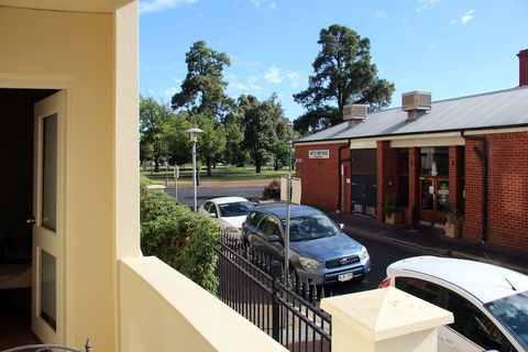 Adelaide Central Apartment - 3BR, 2Bath & Carpark - Yamba Accommodation 6