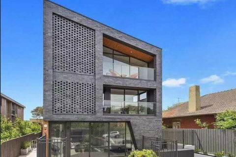 106 Modern Prestige 3 Storey New Establishment - Yamba Accommodation 1