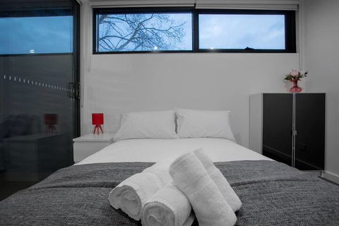 106 Modern Prestige 3 Storey New Establishment - Yamba Accommodation 4