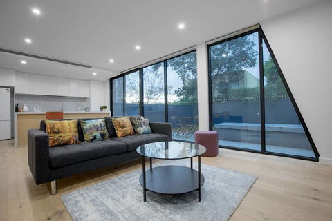 106 Modern Prestige 3 Storey New Establishment - Yamba Accommodation 5