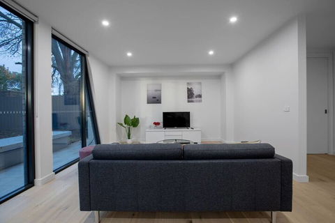 106 Modern Prestige 3 Storey New Establishment - Yamba Accommodation 2