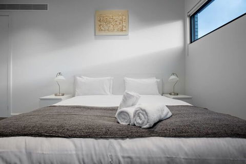 106 Modern Prestige 3 Storey New Establishment - Yamba Accommodation 7