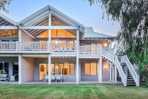Beachfront House - Yamba Accommodation 2