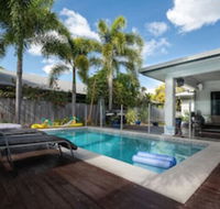 Beach bliss Queen bed BBQ Pool Netflix - Yamba Accommodation