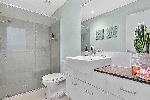 COASTAL CHIC At CASUARINA - Yamba Accommodation 7