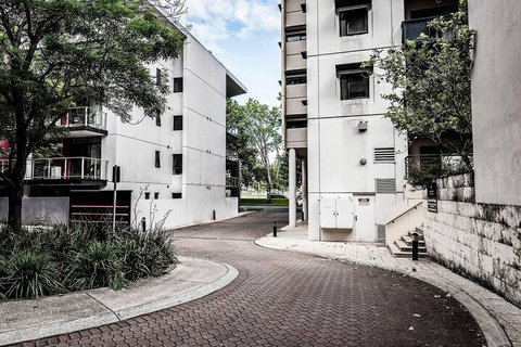 Two Bedroom Apt Next To Perth CBD With Parking. - Yamba Accommodation 0