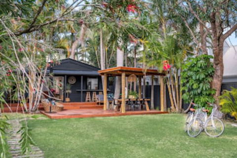 A PERFECT STAY - 3 Salty Sisters - Yamba Accommodation 0