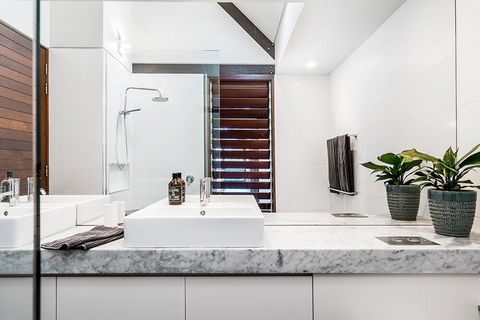 Your Luxury Escape - On The Bay 2 - Yamba Accommodation 5