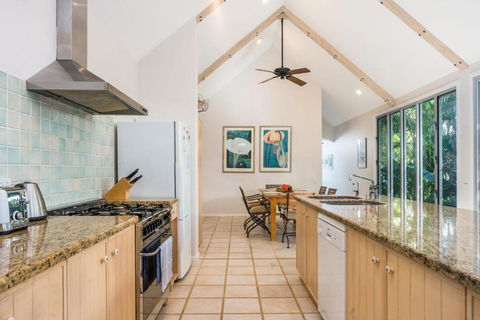 12 Childe Street Byron Bay Absolute Belongil Summerhouse - Yamba Accommodation 2