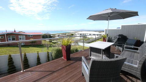 Stylish Holiday Unit - Yamba Accommodation 4