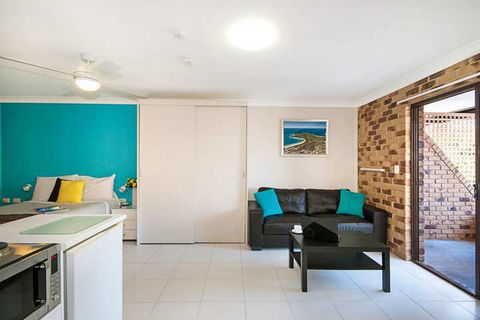Byron BaySide Central Studio Apartments - Yamba Accommodation 5