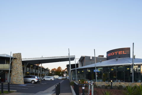 Station Motel Parkes - Yamba Accommodation 0