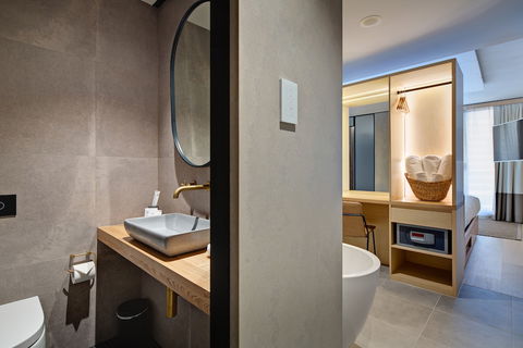 Zara Tower Hotel - Yamba Accommodation 0