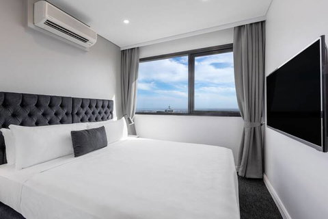 Meriton Suites Kent Street, Sydney - Yamba Accommodation 5